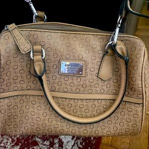 Tan medium sized G by Guess shoulder bag/purse w/ detachable strap.